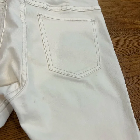 Free People - Pull-On White Flare Jeans - Size 28 - Picture 7 of 7